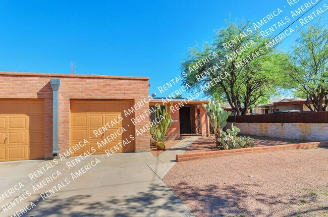 Building Photo - 2118 N Rita Ave