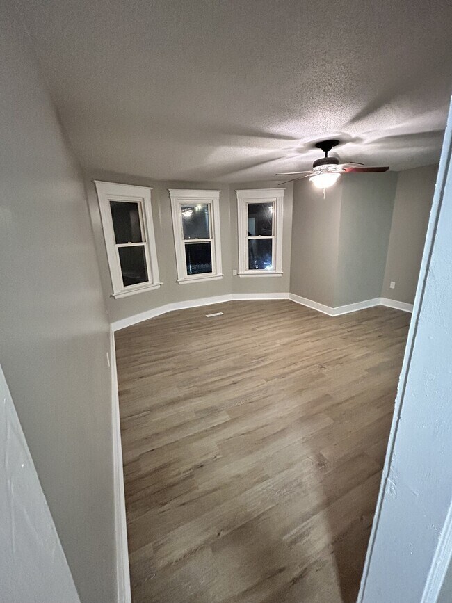 Photo - 169 Pleasant St, LLC Unit Apt 1