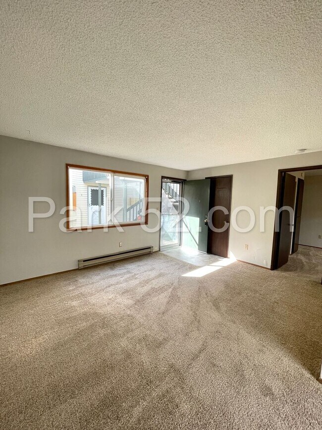 Photo - 631 N Fife St Unit #01