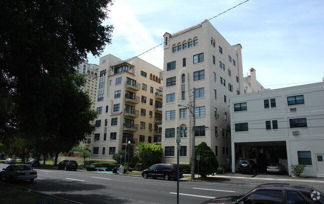 Photo - Flori de Leon