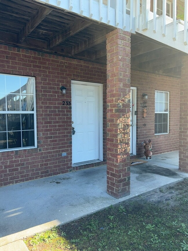 Building Photo - Condo For Rent