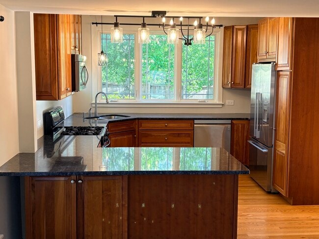 Photo - 634 E 5th Ave
