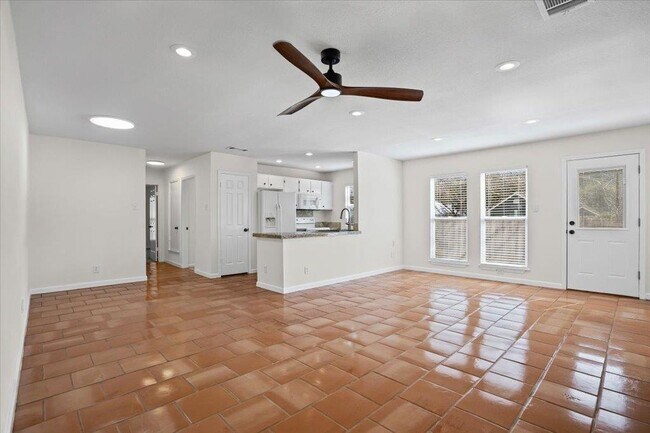 Photo - 303 Fantail Loop