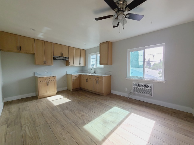 Photo - 14248 Gilmore St Unit 7