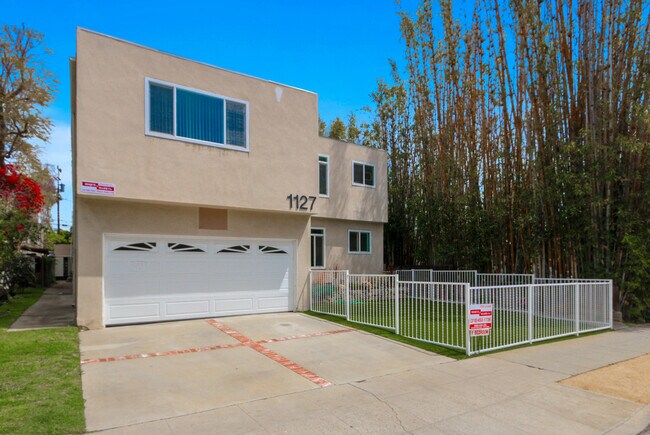 Photo - 1127 18th Street, North of Wilshire Blvd!