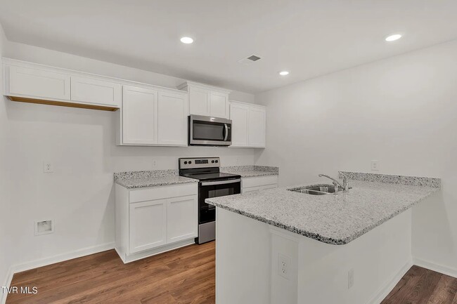 Photo - 1101 Saylors Pl