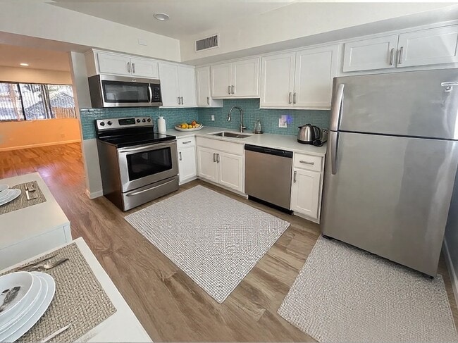 Building Photo - 749 E Montebello Ave Unit 130