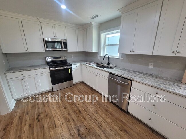 Photo - 512 W Farmington Rd