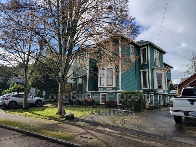 Building Photo - 218 NW 21st St Unit #7