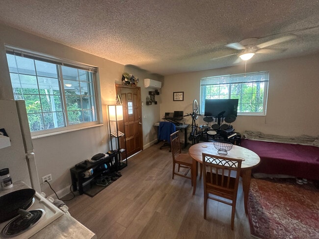 Photo - 200 Whitethorn Dr