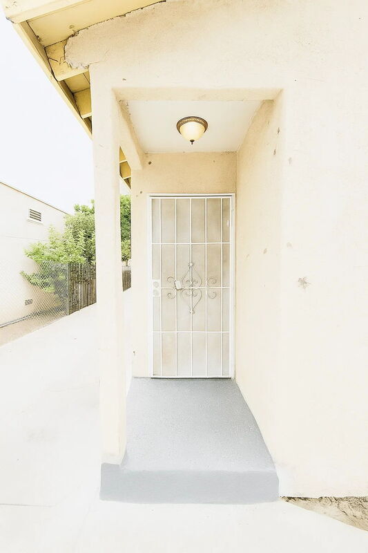 Photo - 1325 W 58th St