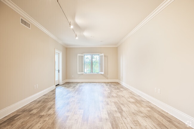 2BR, 2BA - B6 - 885 Woodside