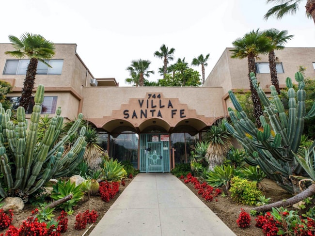 Building Photo - 1.0 bedroom in West Covina California 91791 Unit 218 Rental