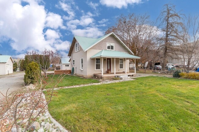 Building Photo - Charming 3-Bedroom, 1-Bathroom Home with Upstairs Bonus Area