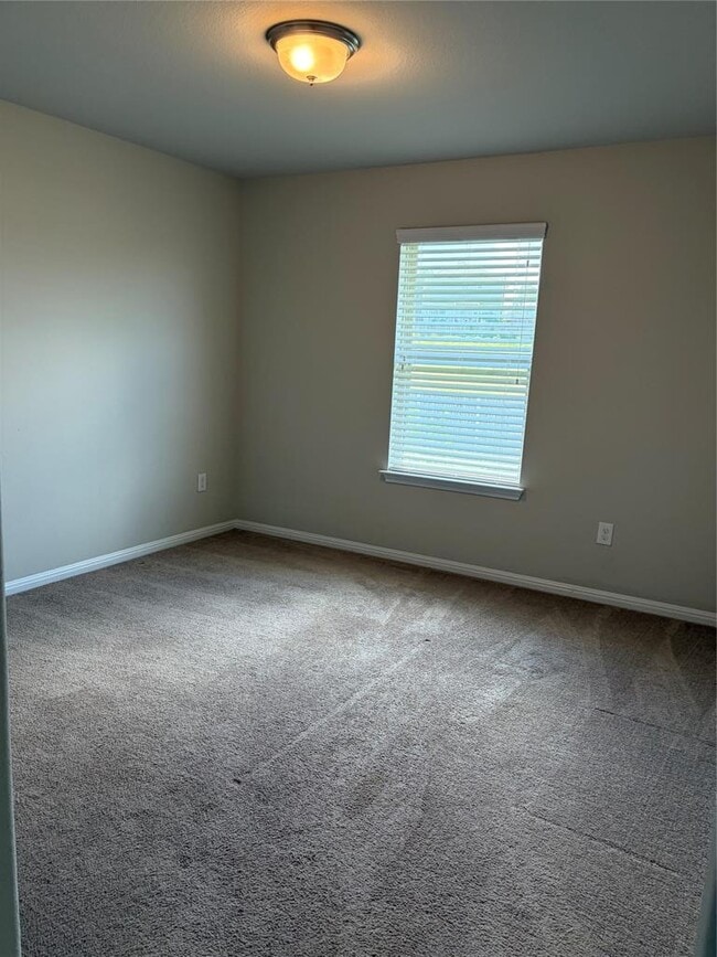 Photo - 372 Eagle Brook Ln