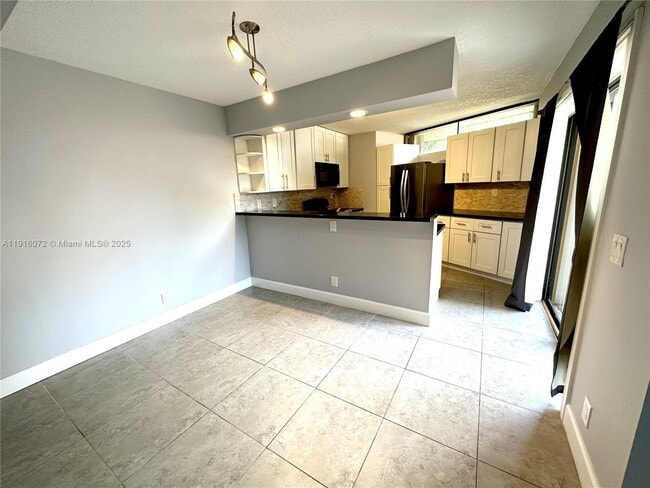 Photo - 22970 Oxford Pl