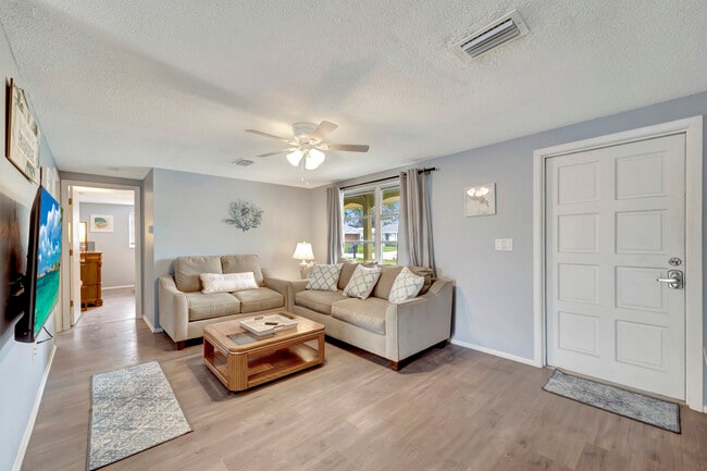 Photo - 656 Southland Rd