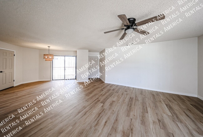 Photo - 9151 W Greenway Rd Unit 205