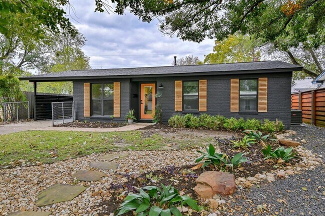 Photo - 608 Amesbury Ln