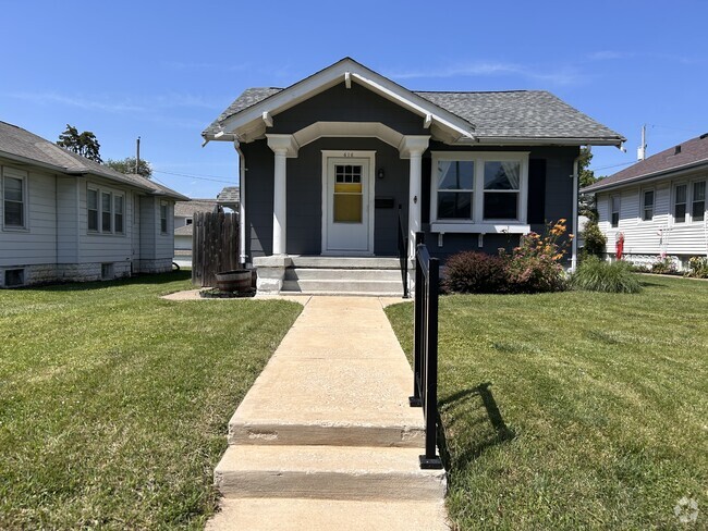 Building Photo - 416 E 29th Pl Rental