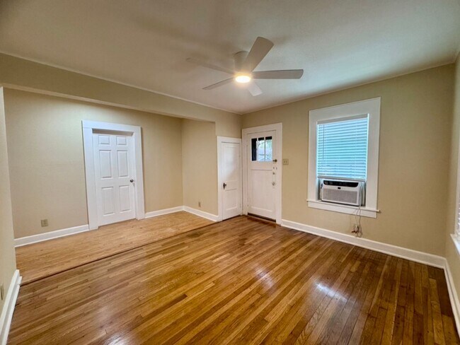 Photo - 805 E 47th St Unit #A