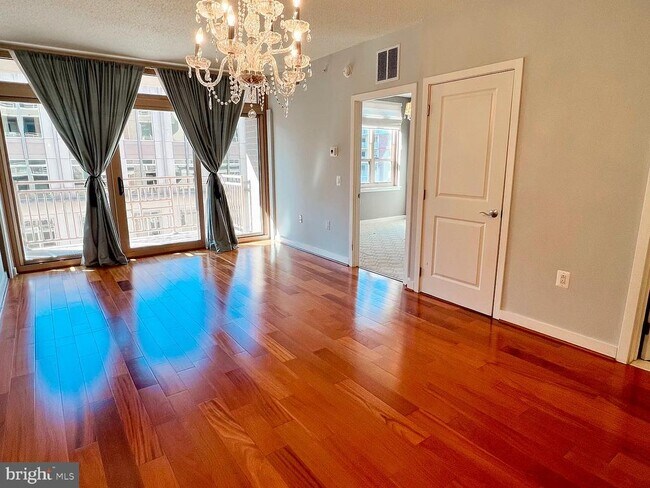 Photo - 888 N Quincy St Unidad 1505