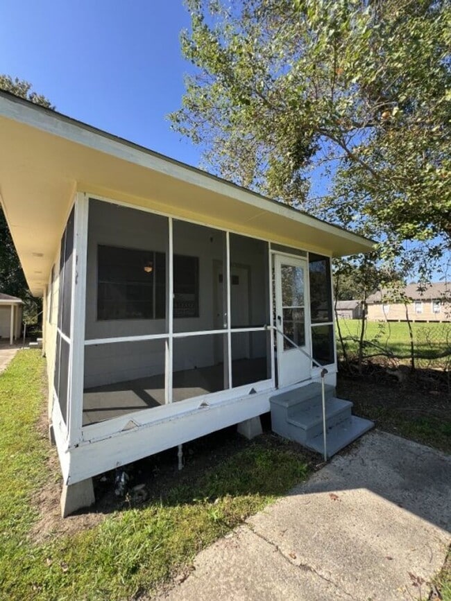 Photo - 2-Bedroom 1-Bath Home on Sunshine Rd!