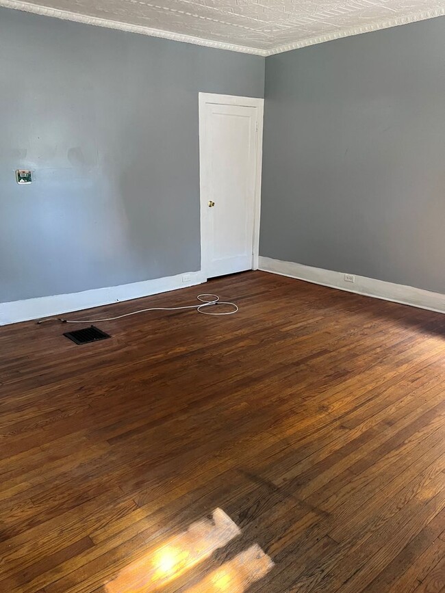 Building Photo - 610 Turtle St Unit Apt. 1