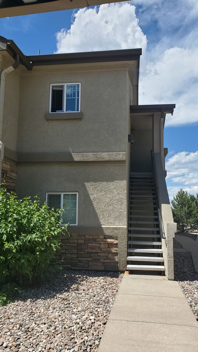 Building Photo - 6984 Ash Creek Hts Unit 204