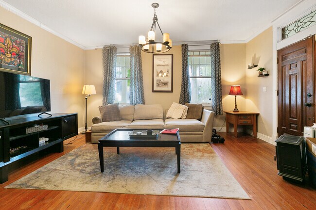 Photo - 3350 Jena St