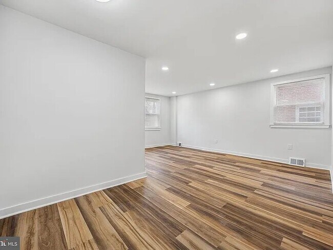 Photo - 7028 Valley Ave Unidad # 1