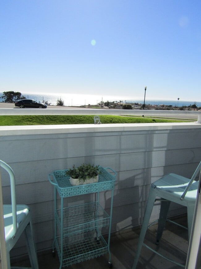 Building Photo - Gorgeous 1 Bed, 1 Bath Updated Condo in Shell Beach, Ample Amenities and All Utilities Included!