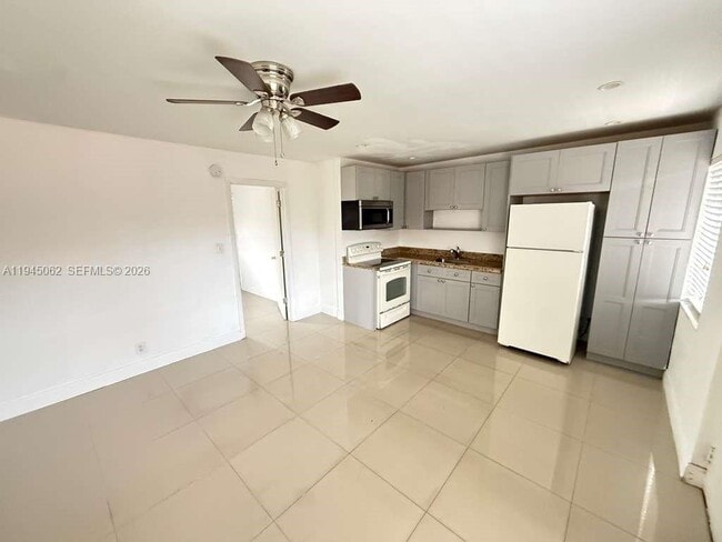 Building Photo - 101 NE 41st St Unit C50