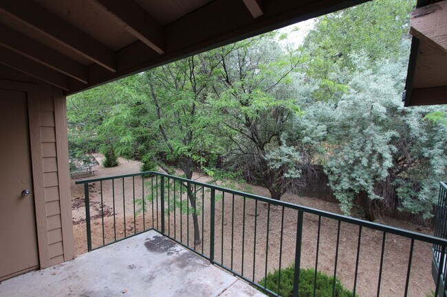 3200 S Litzler Dr