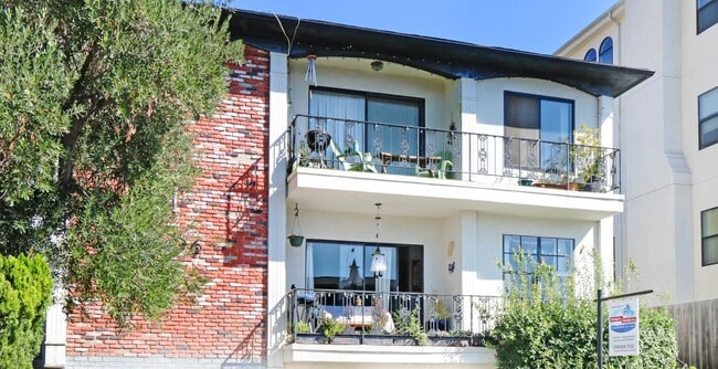 Building Photo - 1306 Armacost Ave in prime West LA! Steps... Rental