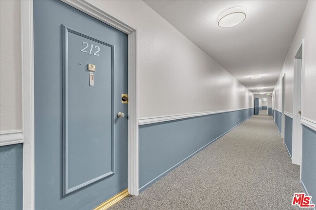 Photo - 4647 Willis Ave Unidad 212