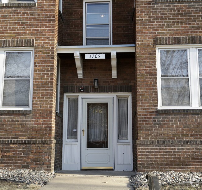 1705 Hague Ave Apartments For Rent in Saint Paul, MN
