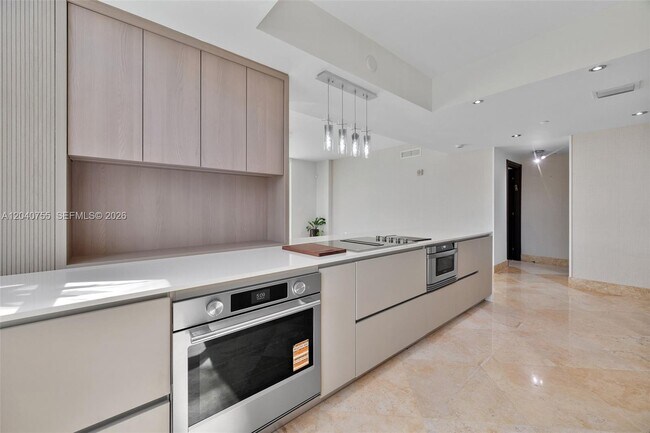 3330 NE 190th St Unit 114