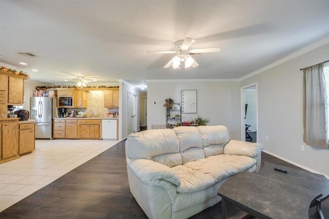 Photo - 205 Lincoln St