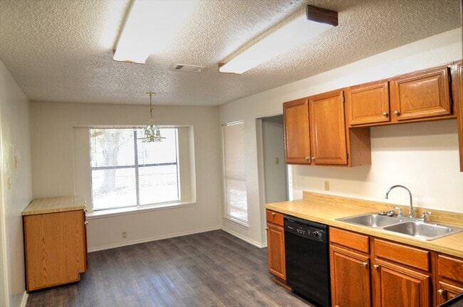 Photo - 8901 Greentree Dr