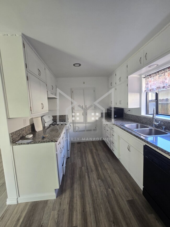 Photo - 1017 Radcliffe Ave