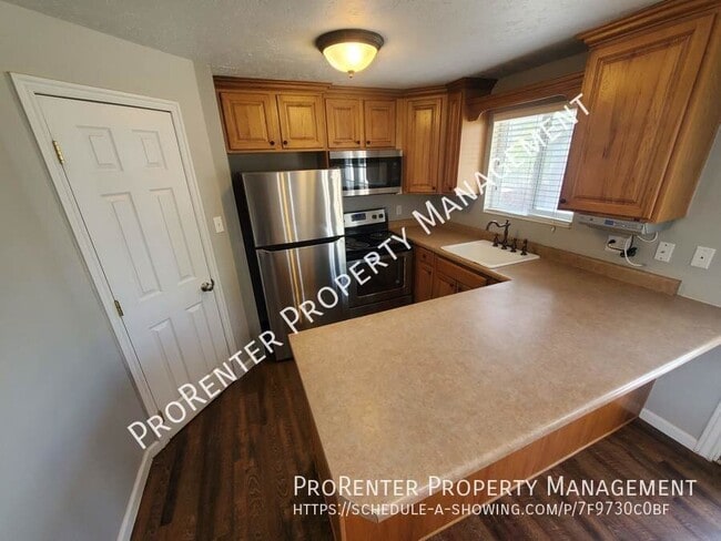 Photo - 865 E 350 N