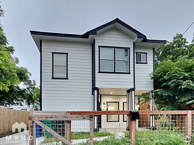 Building Photo - 310 Gabriel Rental