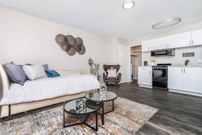 Photo - Standard Raintree