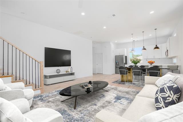 Photo - 5647 Live Oak St