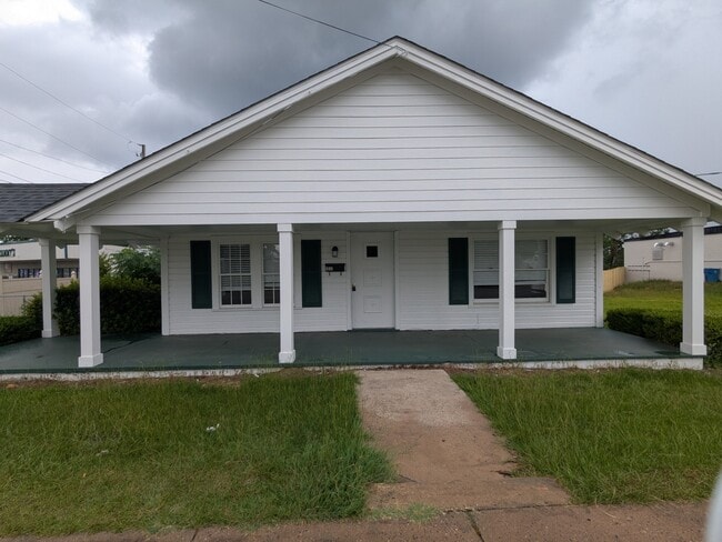 Photo - 609 North St W House