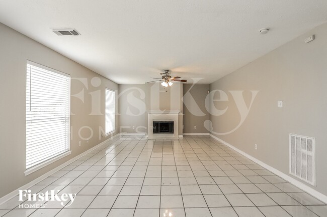 Photo - 518 Foxglove Dr