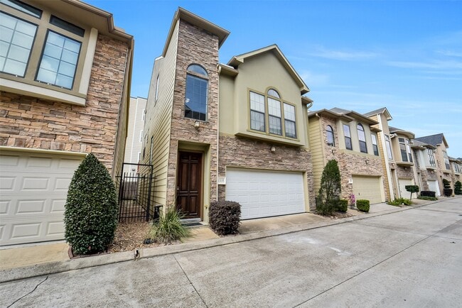 Photo - 1335 Studer St