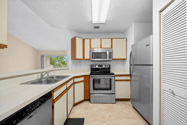 Building Photo - 3405 NW 44th St Unit 205