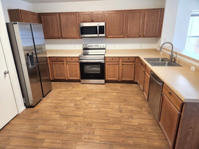 Photo - 212 Holman Path